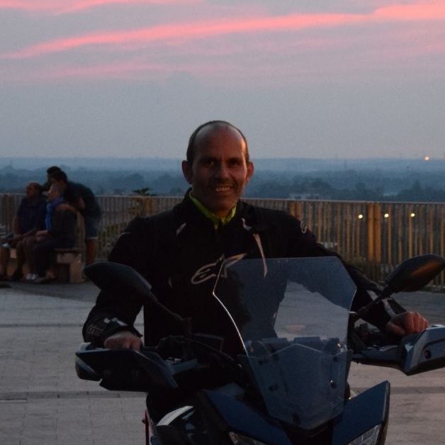 Valerio-Morabito Foto al tramonto con un uomo in motocicletta