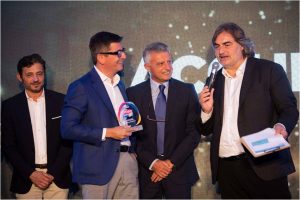 portogallo 2022 Quattro signori vestiti eleganti, uno di questi sta parlando al telefono mentre un altro un premio Engie