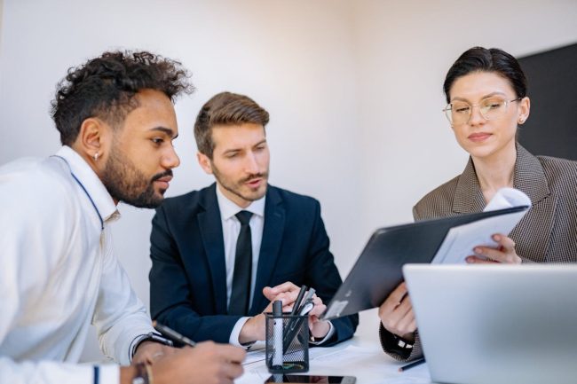 customer success manager al lavoro con un cliente
