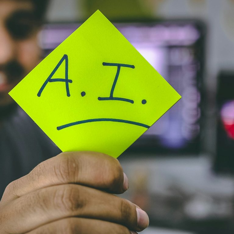 intelligenza artificiale e call center Operatore di call center supportato dall’intelligenza artificiale mentre gestisce le richieste dei clienti
