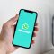 WhatsApp non è più solo l'app per messaggiare con amici e famiglia. Negli ultimi anni si è trasformata in uno strumento potentissimo per l'assistenza clienti e ormai tantissime aziende la stanno usando per comunicare direttamente con i propri clienti.
